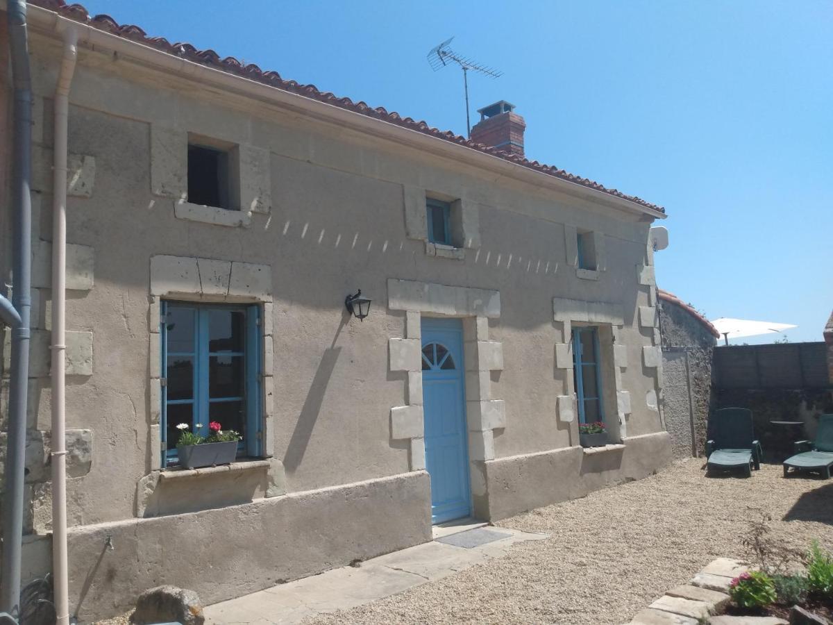 Lavender House - Traditional Stone House Oozing Charm And Character Cersay Esterno foto
