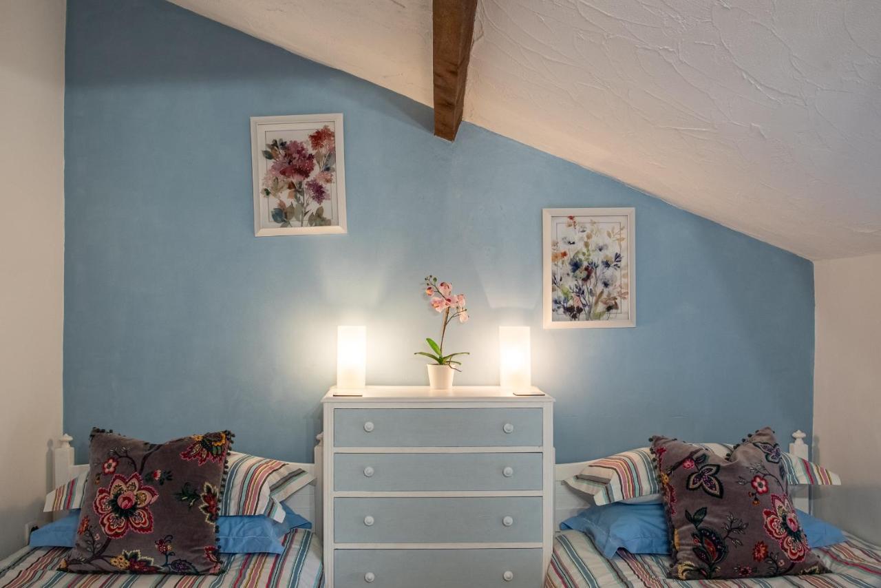 Lavender House - Traditional Stone House Oozing Charm And Character Cersay Esterno foto