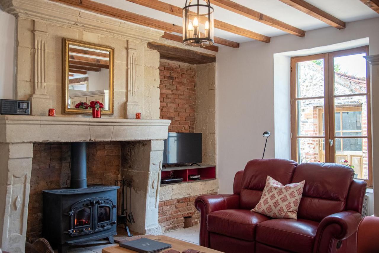 Lavender House - Traditional Stone House Oozing Charm And Character Cersay Esterno foto