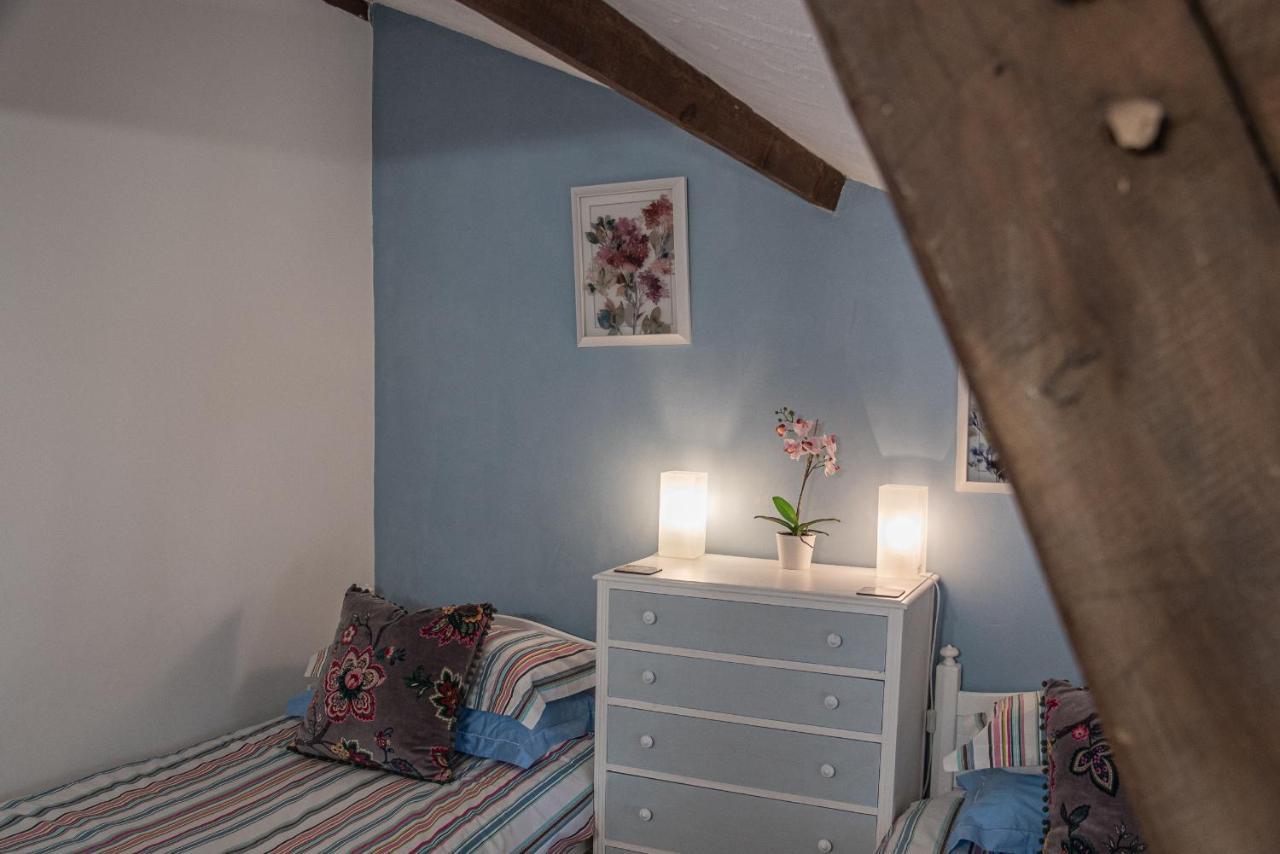 Lavender House - Traditional Stone House Oozing Charm And Character Cersay Esterno foto