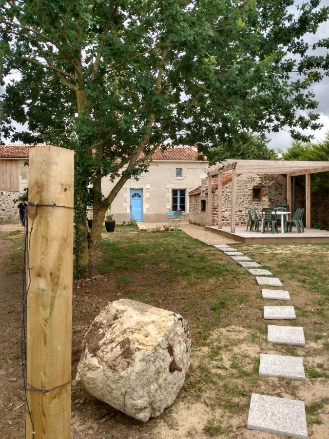 Lavender House - Traditional Stone House Oozing Charm And Character Cersay Esterno foto